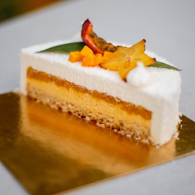 Coco Loco – Entremets Coco, mangue, fruits de la passion | Véronique Derennes