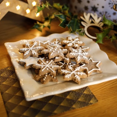 Étoile à la Cannelle (Zimtsterne) – Biscuit de Noël Épicé | Véronique DERENNES